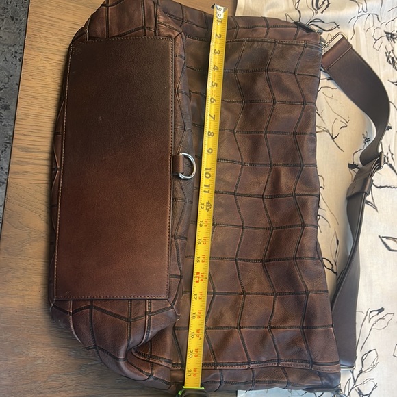 GIORGIO ARMANI XTRA LARGE TOTE. BEAUTIFUL. GENUINE LEATHER. ❤️❤️ - Picture 12 of 14